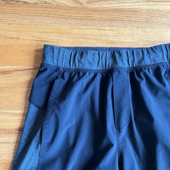 LULULEMON T.H.E. shorts Black Gray 11” inseam Medium - Picture 2 of 5